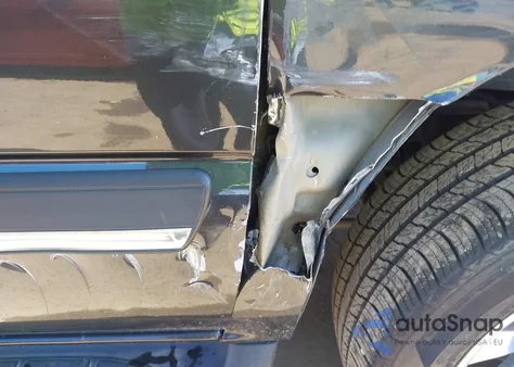 2004 Chevrolet Tahoe Ls из США, поврежденный, VIN 1GNEC13T84R234209